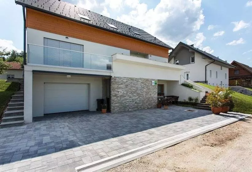 پانسیون Domovoj Apartments And Rooms