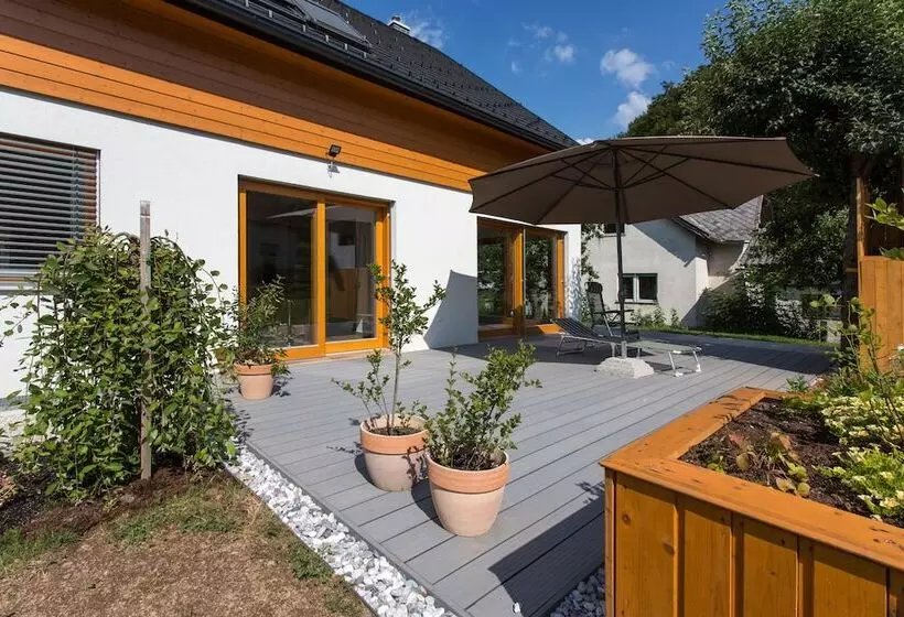 پانسیون Domovoj Apartments And Rooms