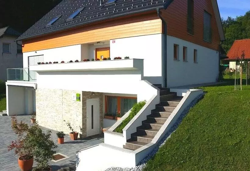 پانسیون Domovoj Apartments And Rooms