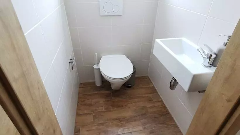 پانسیون Domovoj Apartments And Rooms