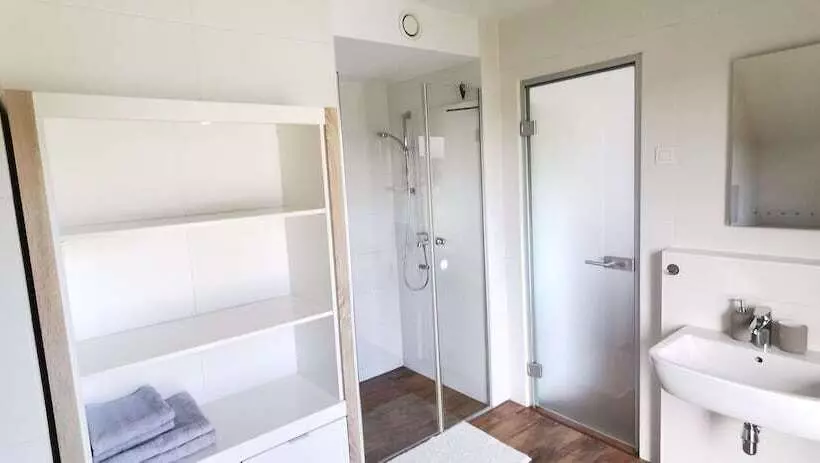 پانسیون Domovoj Apartments And Rooms