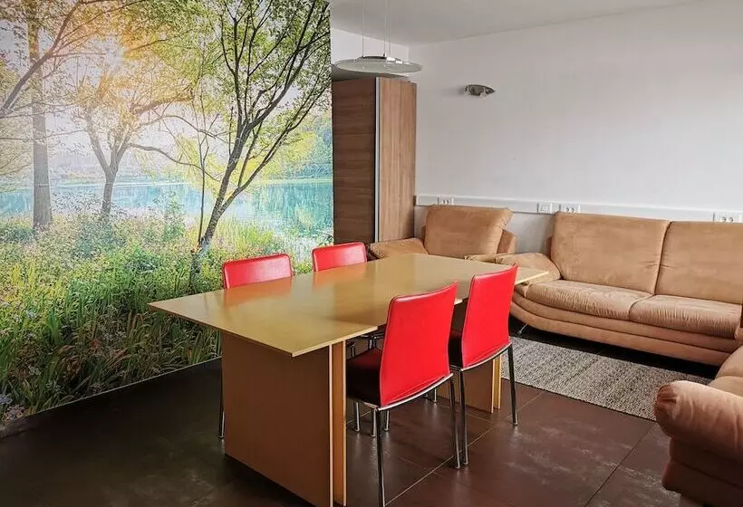 پانسیون Domovoj Apartments And Rooms