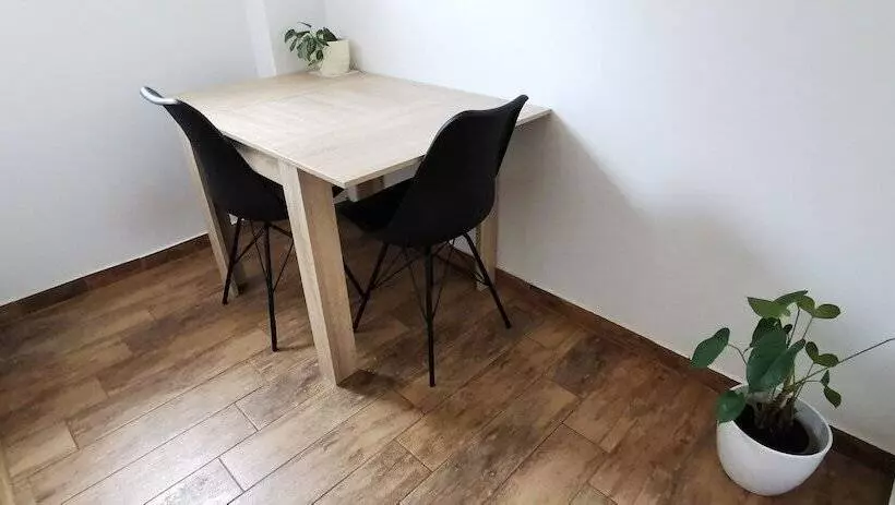 پانسیون Domovoj Apartments And Rooms