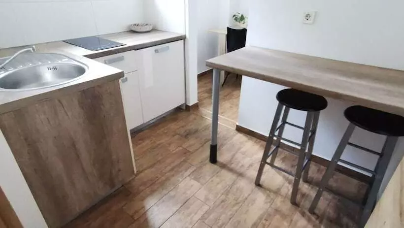 پانسیون Domovoj Apartments And Rooms