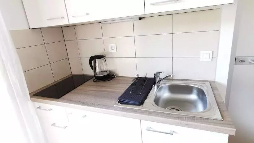 پانسیون Domovoj Apartments And Rooms