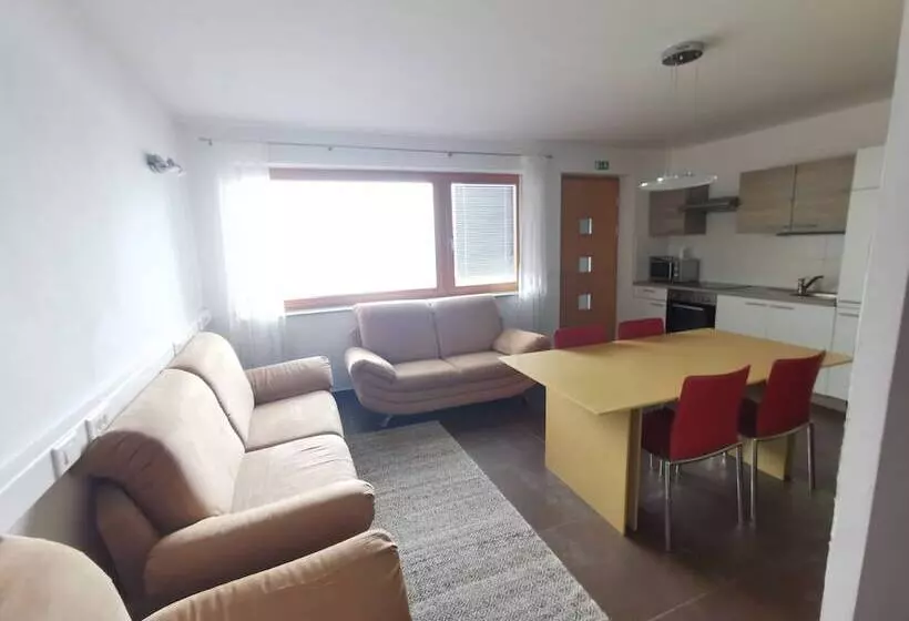 پانسیون Domovoj Apartments And Rooms