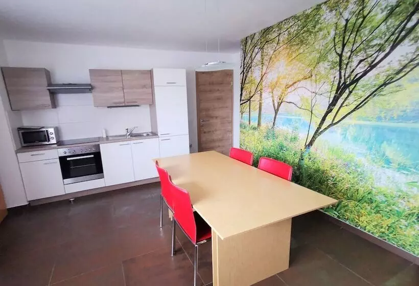 پانسیون Domovoj Apartments And Rooms