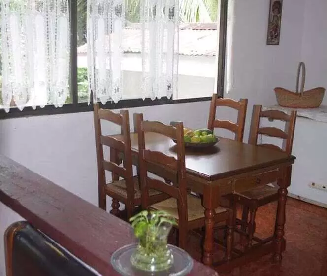 Majatalo Papaya Guesthouse