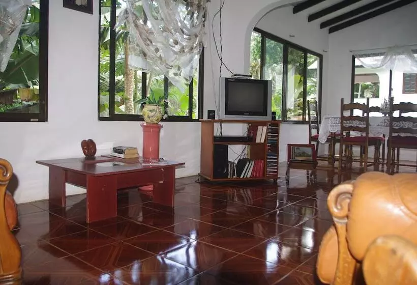 Majatalo Papaya Guesthouse