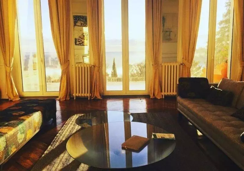 Aamiaismajoitus (B&B) Château Ollé Laprune