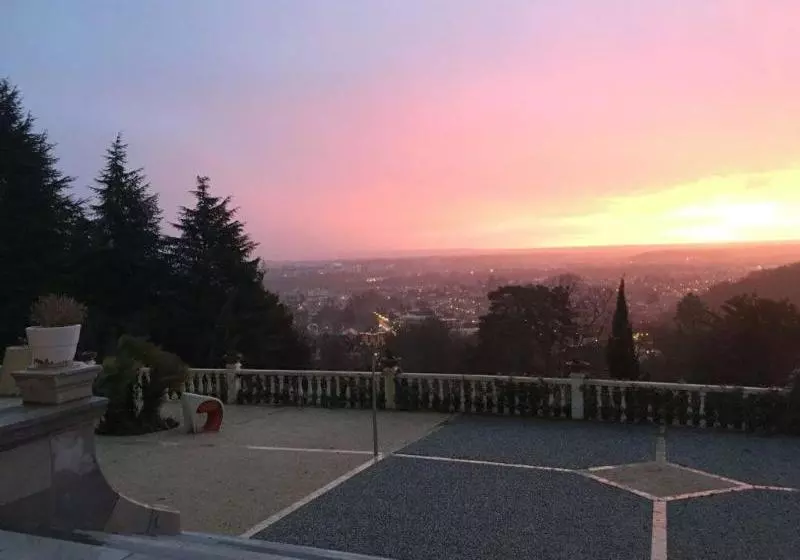 Aamiaismajoitus (B&B) Château Ollé Laprune