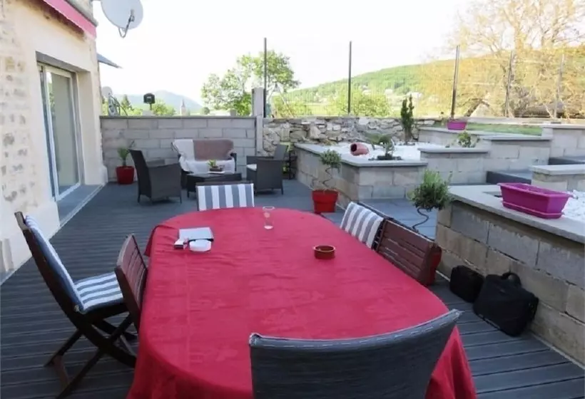 Aamiaismajoitus (B&B) La Pause En Bugey