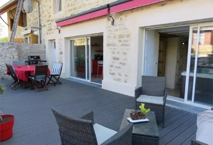 Aamiaismajoitus (B&B) La Pause En Bugey