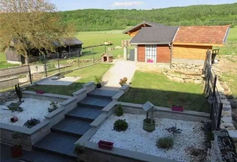 Aamiaismajoitus (B&B) La Pause En Bugey