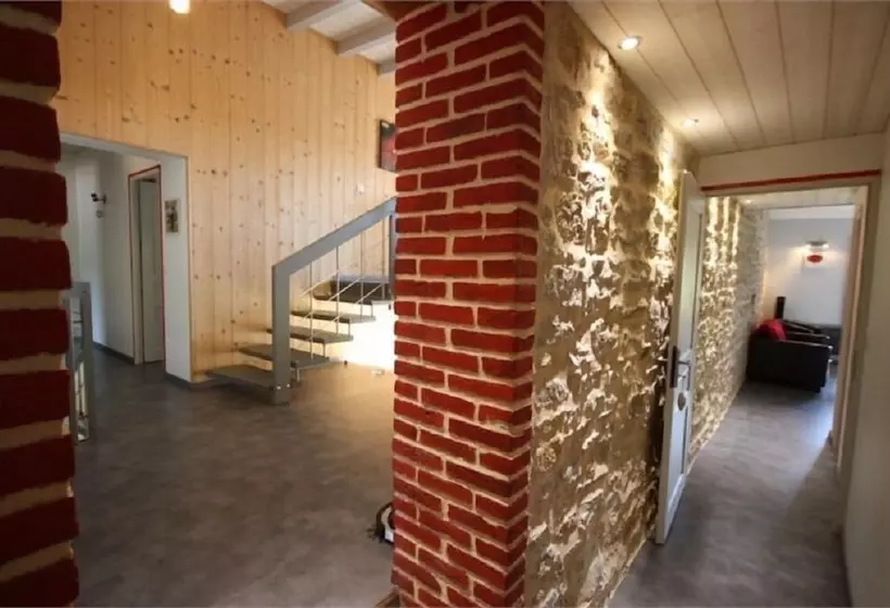 Aamiaismajoitus (B&B) La Pause En Bugey