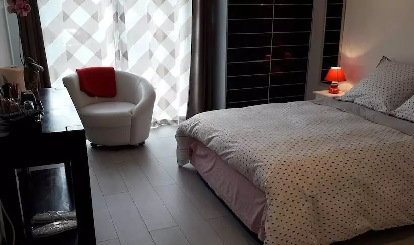 Aamiaismajoitus (B&B) La Pause En Bugey