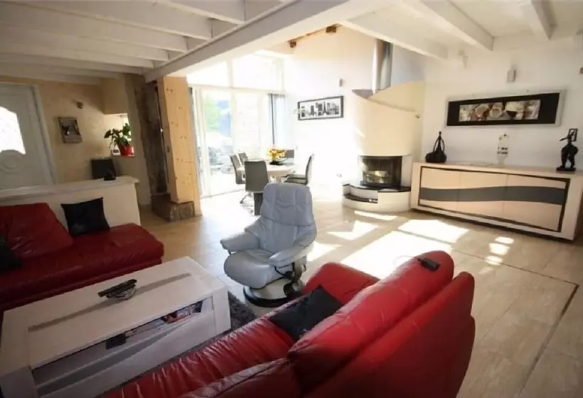 Aamiaismajoitus (B&B) La Pause En Bugey