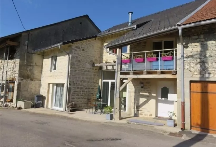 Aamiaismajoitus (B&B) La Pause En Bugey