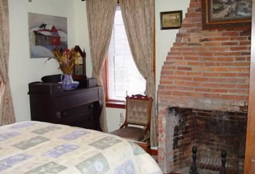 Aamiaismajoitus (B&B) Old Winterport Commercial House