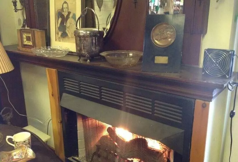 Aamiaismajoitus (B&B) Old Winterport Commercial House