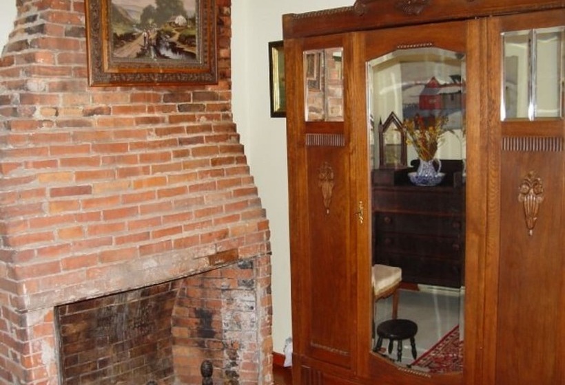 Bed and Breakfast Old Winterport Commercial House