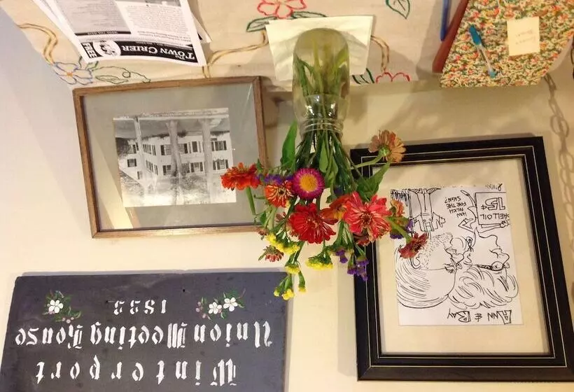 Aamiaismajoitus (B&B) Old Winterport Commercial House