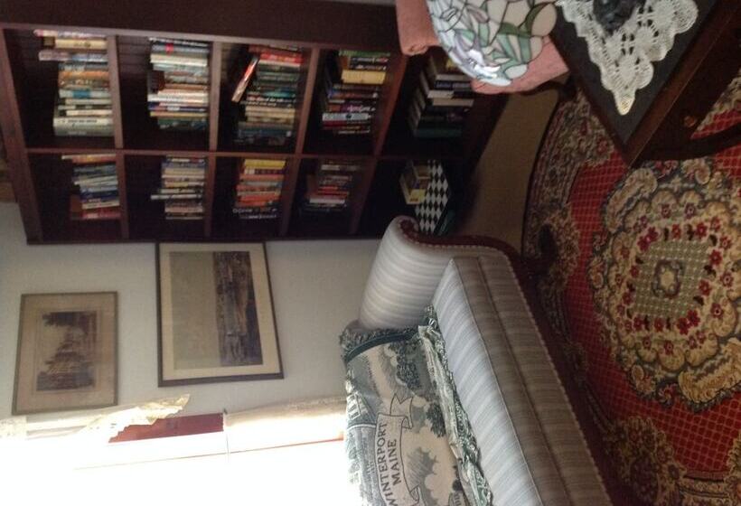 Bed and Breakfast Old Winterport Commercial House