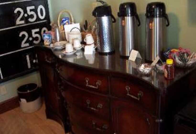 Bed and Breakfast Old Winterport Commercial House