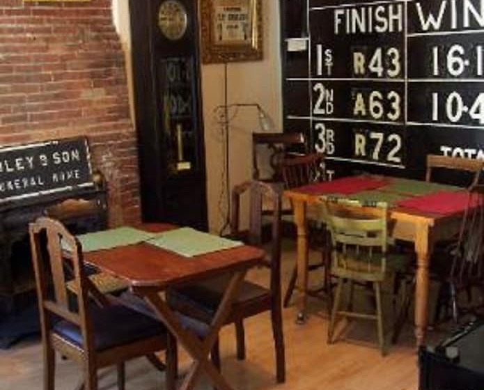 Bed and Breakfast Old Winterport Commercial House