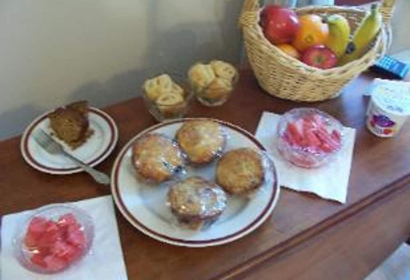 Bed and Breakfast Old Winterport Commercial House