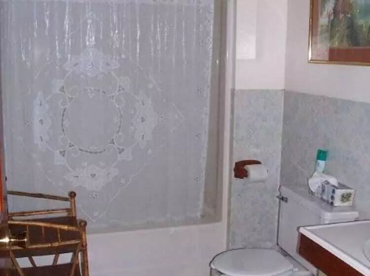 Aamiaismajoitus (B&B) Old Winterport Commercial House