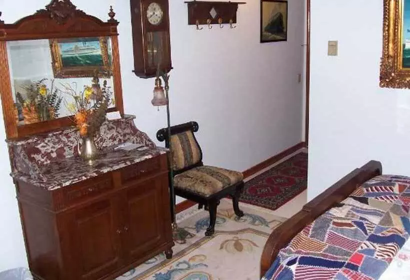 Aamiaismajoitus (B&B) Old Winterport Commercial House