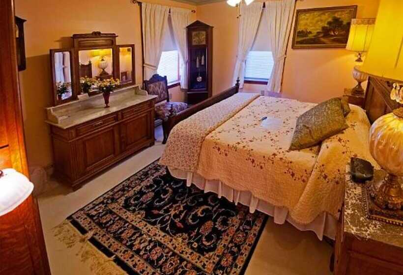 Bed and Breakfast Old Winterport Commercial House