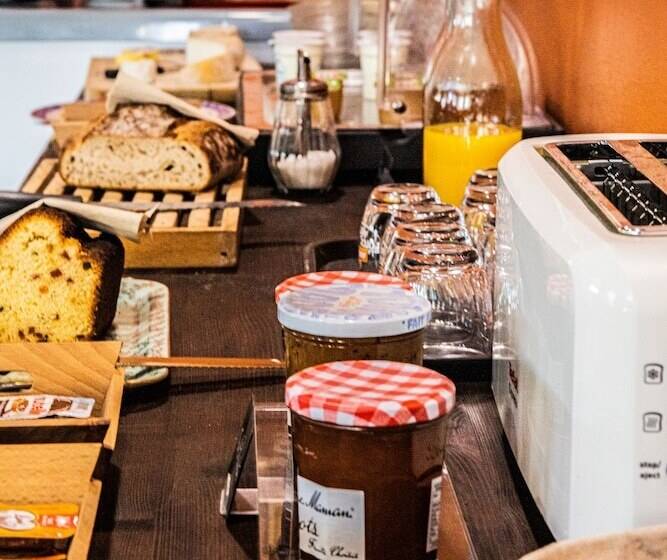 ホテル Hôtel Restaurant Le Foirail