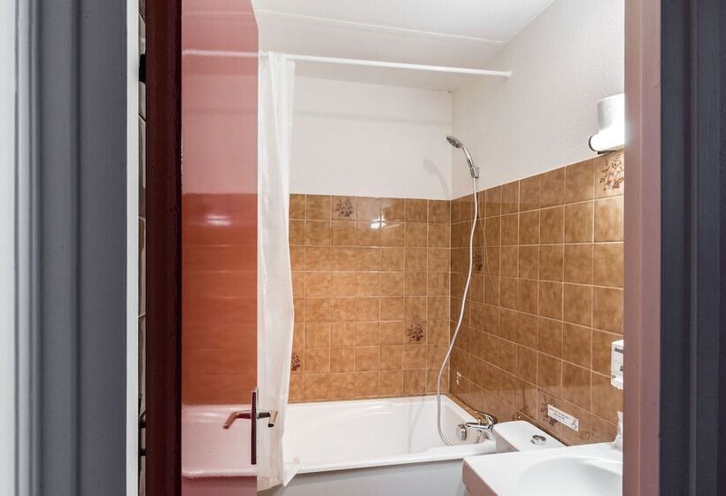 ホテル Hôtel Restaurant Le Foirail