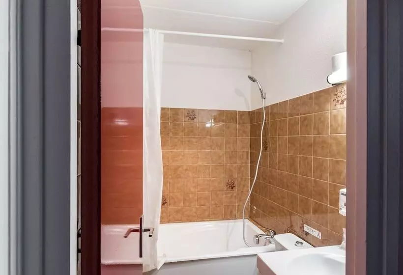 Hotelli Hôtel Restaurant Le Foirail