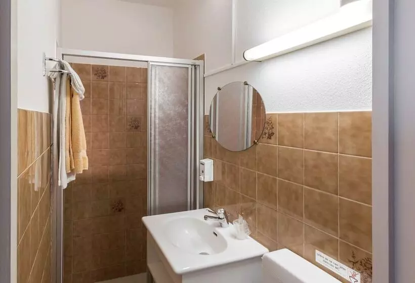 Hotelli Hôtel Restaurant Le Foirail