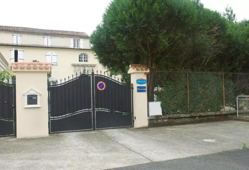 Le Clos Des Cedres B&b