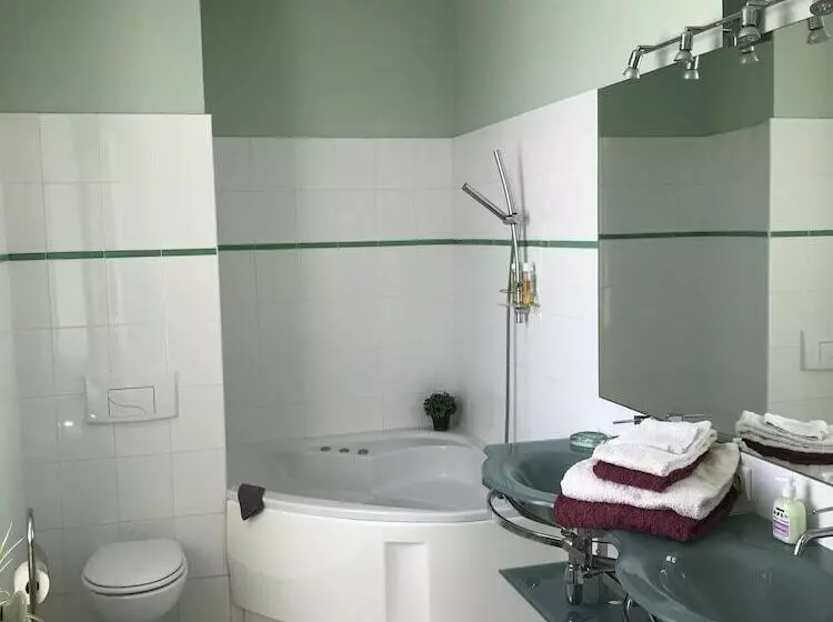 Aamiaismajoitus (B&B) Ancienne Ecole Du Chapuy