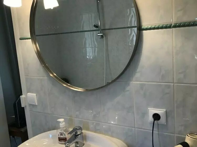 Aamiaismajoitus (B&B) Ancienne Ecole Du Chapuy