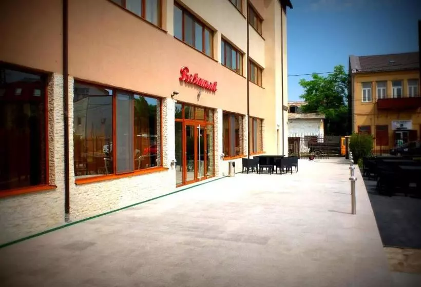 Delta Est Hotel & Restaurant