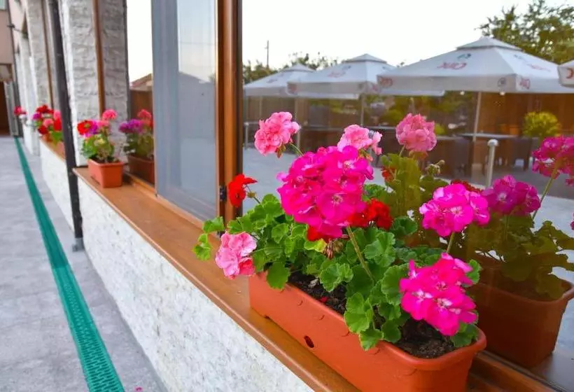 Delta Est Hotel & Restaurant