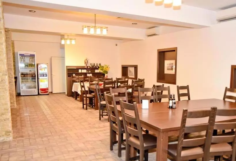 Delta Est Hotel & Restaurant