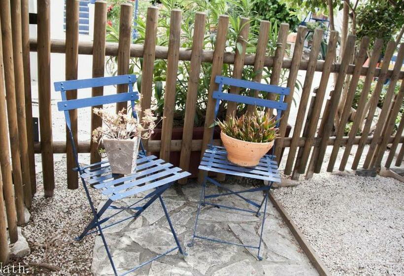 L Abri Et L Atelier Du Jas