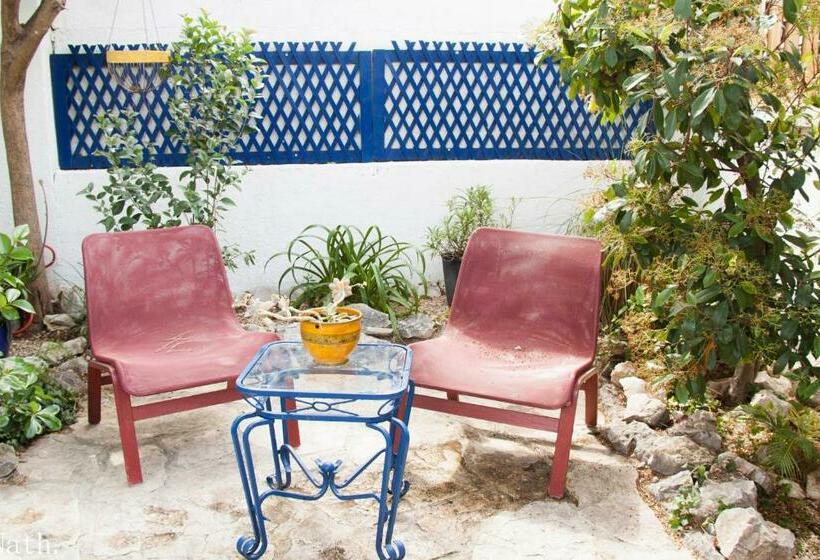 L Abri Et L Atelier Du Jas