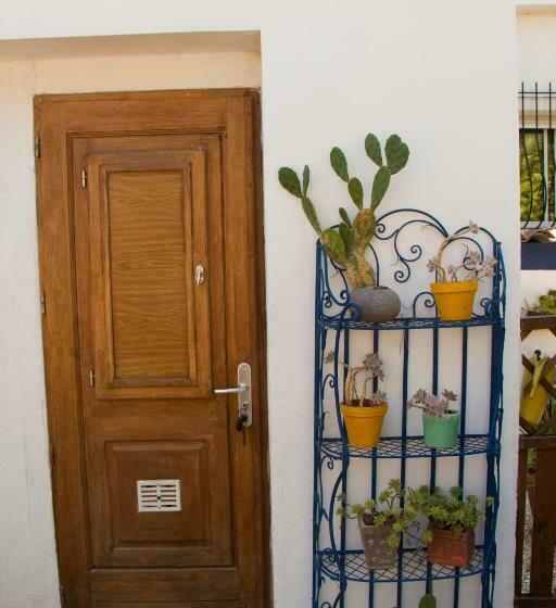 L Abri Et L Atelier Du Jas