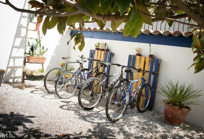 L Abri Et L Atelier Du Jas