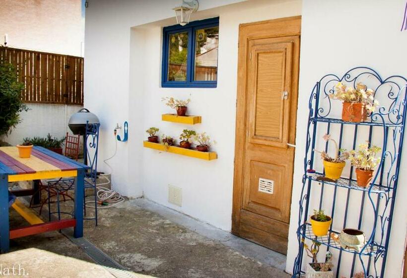 L Abri Et L Atelier Du Jas