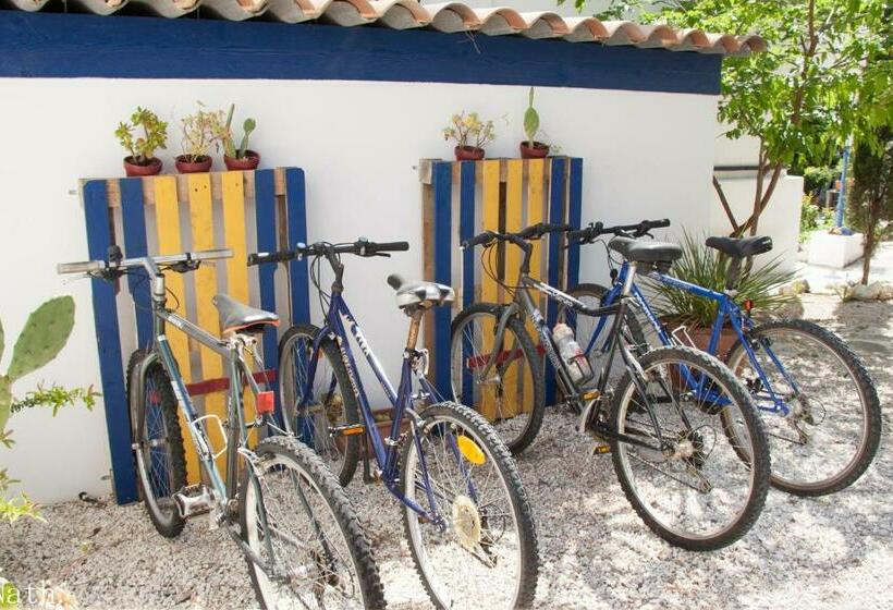 L Abri Et L Atelier Du Jas