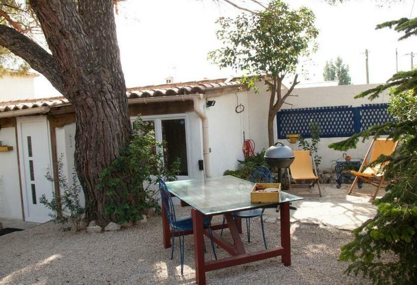 L Abri Et L Atelier Du Jas